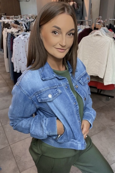 Katana Naiif – Klasyka z Nutą Sportowego Stylu Katana Naiif – Klasyka z Nutą Sportowego Stylu