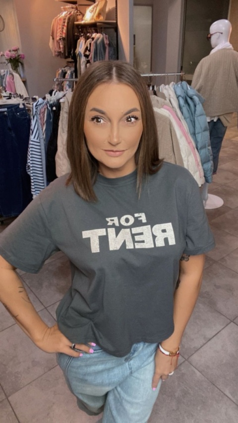 T-shirt damski “FOR RENT” – Grafit T-shirt damski “FOR RENT” – Grafit