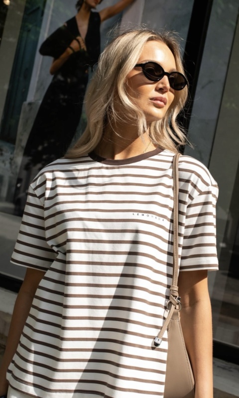 T-shirt w brązowe paski Lemonada
