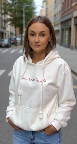 Bluza JOY z haftem ”the Jean West”–Biała