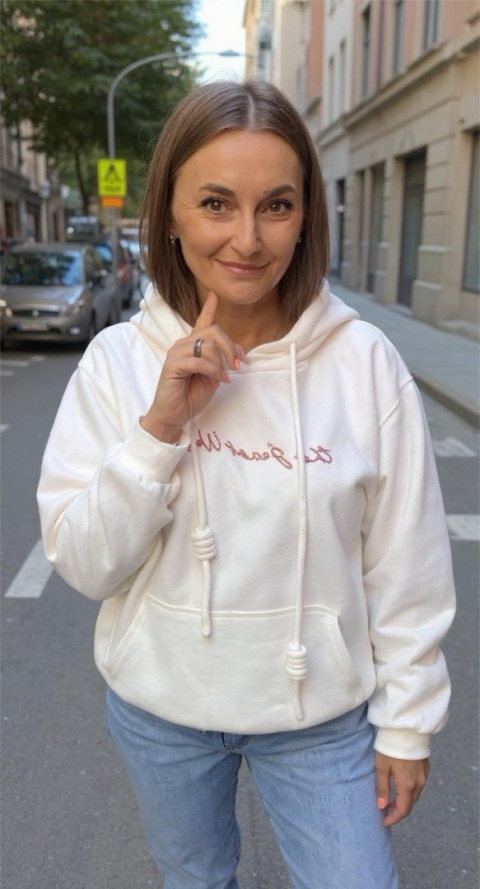 Bluza JOY z haftem ”the Jean West”–Biała