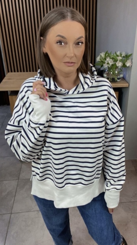 Bluza z kapturem Lenoshka – klasyka w nowoczesnym wydaniu