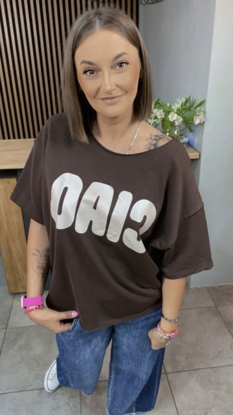 Bluzka oversize z napisem “CIAO” - Czekolada Bluzka oversize z napisem “CIAO” - Czekolada