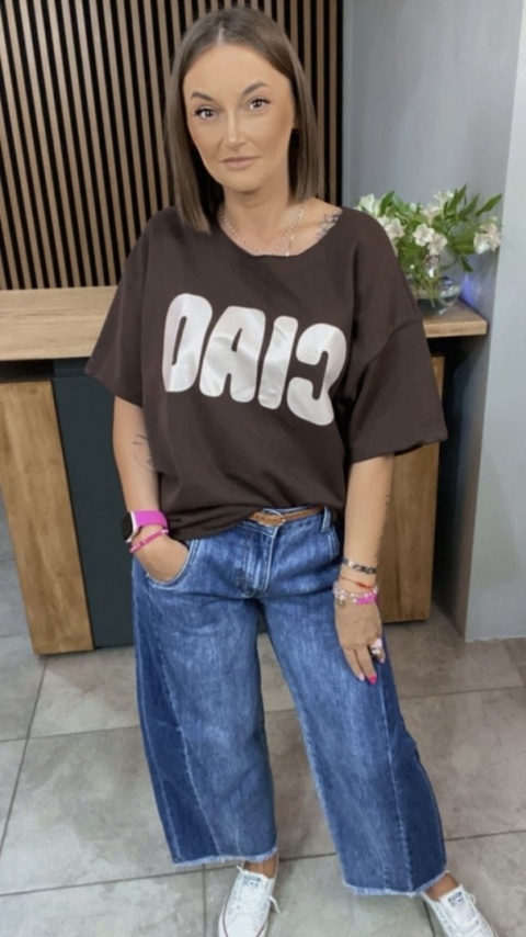 Bluzka oversize z napisem “CIAO” - Czekolada Bluzka oversize z napisem “CIAO” - Czekolada