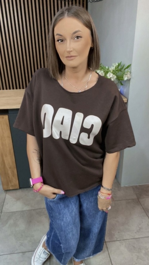 Bluzka oversize z napisem “CIAO” - Czekolada Bluzka oversize z napisem “CIAO” - Czekolada
