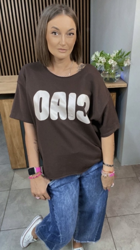 Bluzka oversize z napisem “CIAO” - Czekolada Bluzka oversize z napisem “CIAO” - Czekolada
