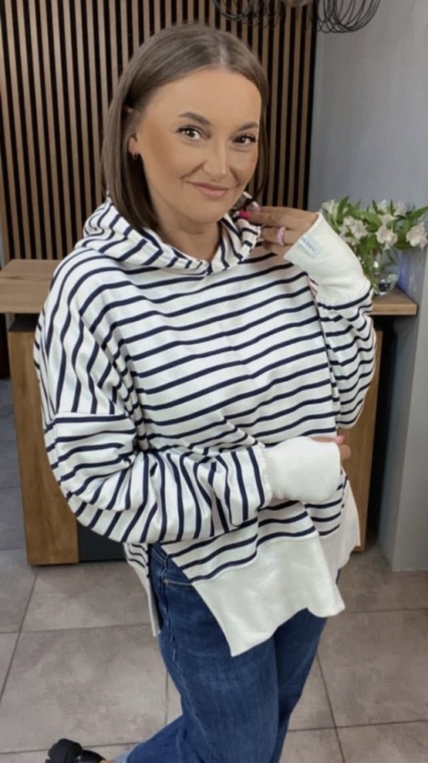 Bluza z kapturem Lenoshka – klasyka w nowoczesnym wydaniu