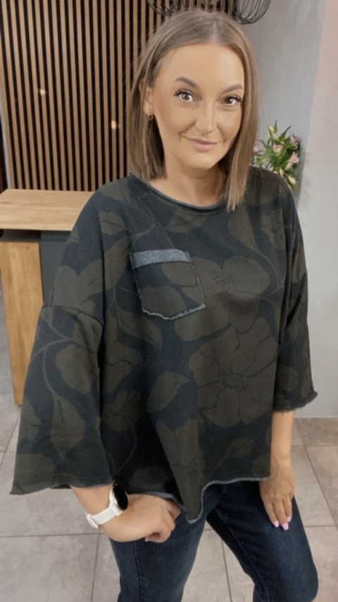 Bluzka oversize w kwiaty – Czerń z ciemnozielonym nadrukiem
