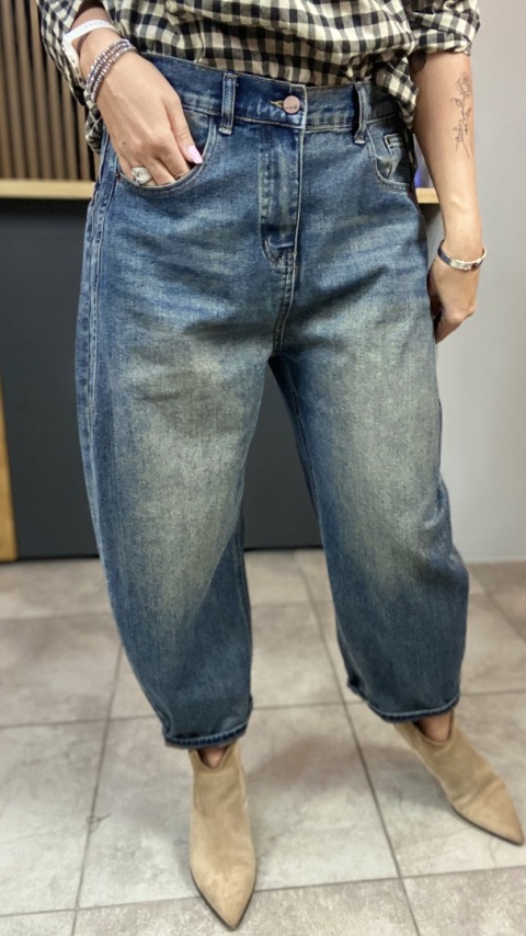 Jeansy Simple Plain – Denim z kontrastowym podwinięciem