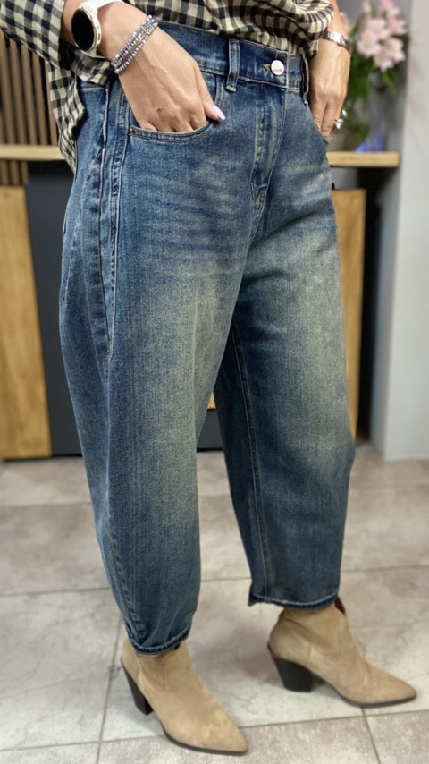 Jeansy Simple Plain – Denim z kontrastowym podwinięciem