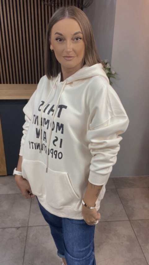 Bluza oversize z kapturem – „This Moment is an Opportunity” - Krem