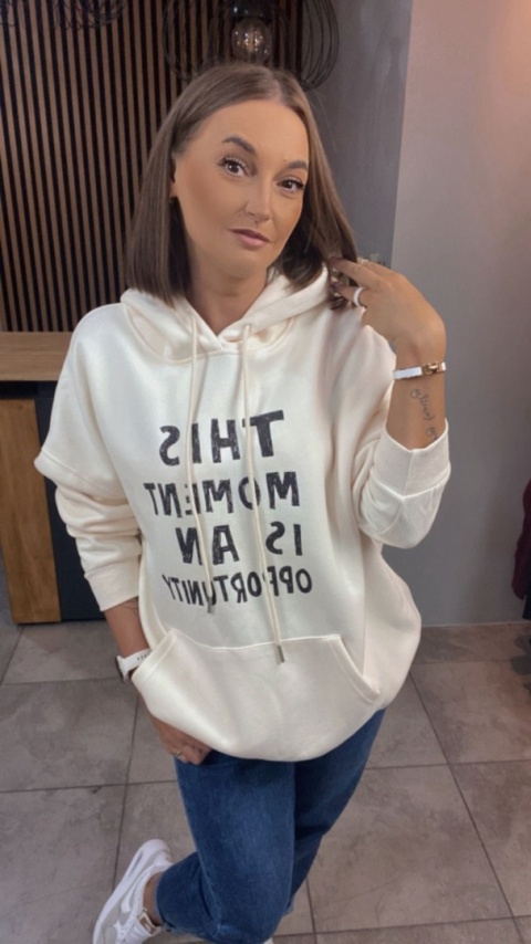 Bluza oversize z kapturem – „This Moment is an Opportunity” - Krem