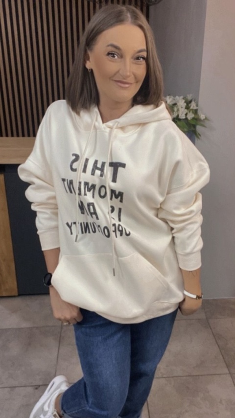 Bluza oversize z kapturem – „This Moment is an Opportunity” - Krem