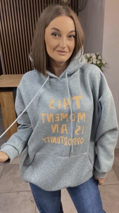 Bluza oversize z kapturem – „This Moment is an Opportunity” - Szary Melanż