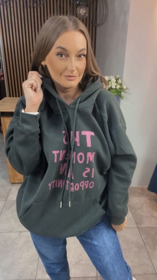 Bluza oversize z kapturem – „This Moment is an Opportunity” - Grafit