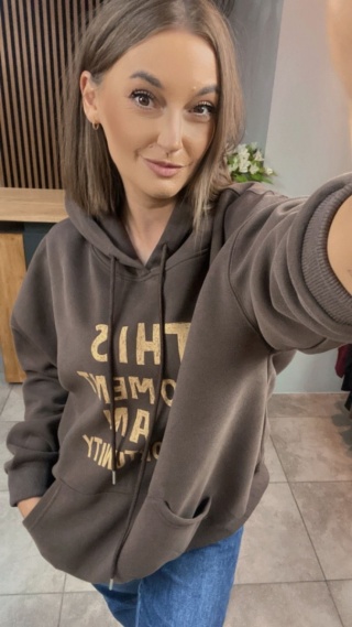 Bluza oversize z kapturem - „This Moment is an Opportunity" - Brąz