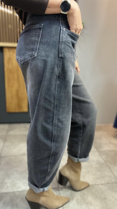 Jeansy Uiuj Banana Fit – UBA 317-1